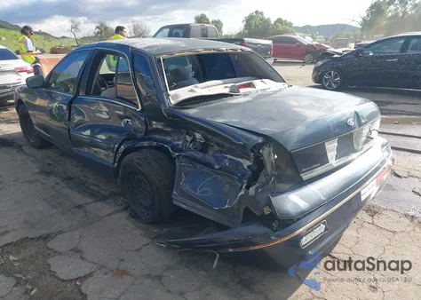 2001 Ford Crown Victoria z USA, uszkodzony, nr VIN 2FAFP73WX1X161494